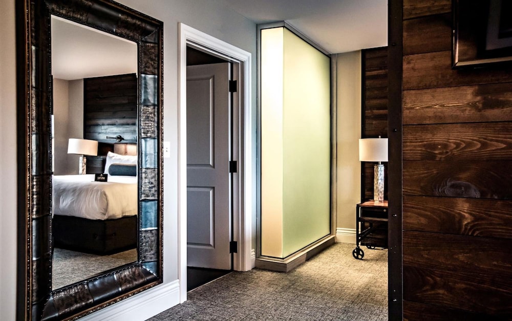 Ironworks Hotel 46/48