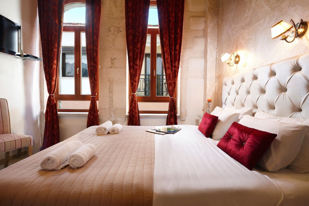 Archontiko Rector Suites 7/37