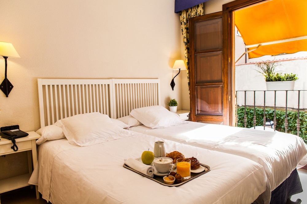 Hostal Miguel De Cervantes 13/57