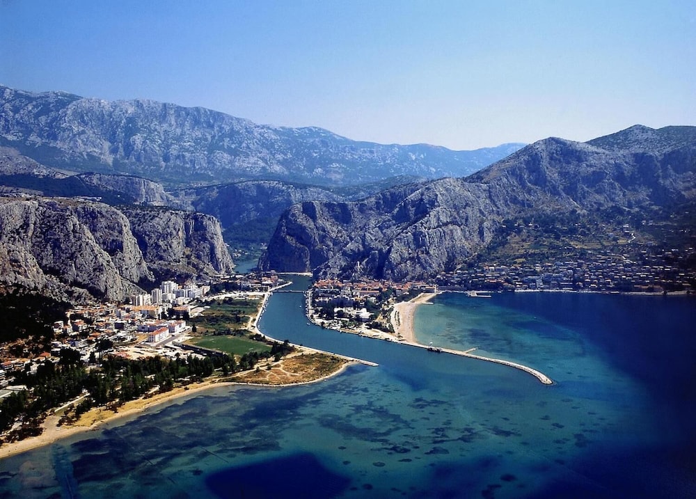 BRZET HOTEL OMIS 40/50