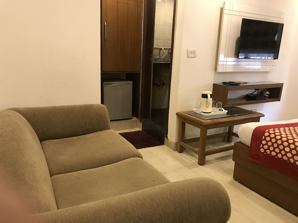 Hotel Avtar At New Delhi Railway Station 32/50