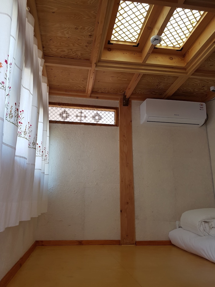 The Hanok 76/100