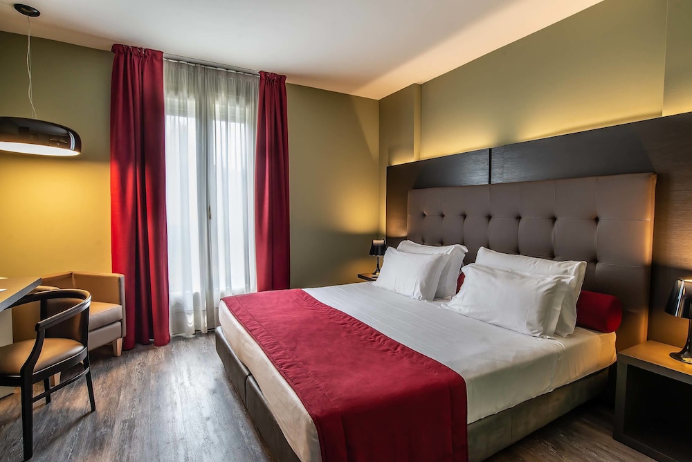 Maranello Palace (17Km From Modena) 29/70