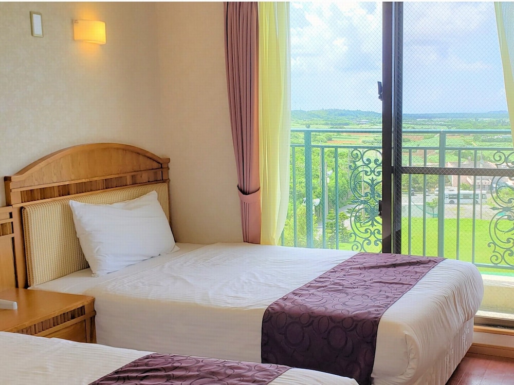 Hotel Castle Village Miyakojima (ex. Miyakojima Onsen Hotel) 9/37