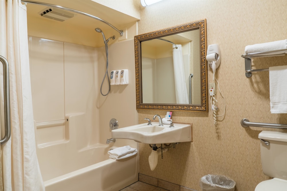 Best Western Inn & Suites Ontario 13/33