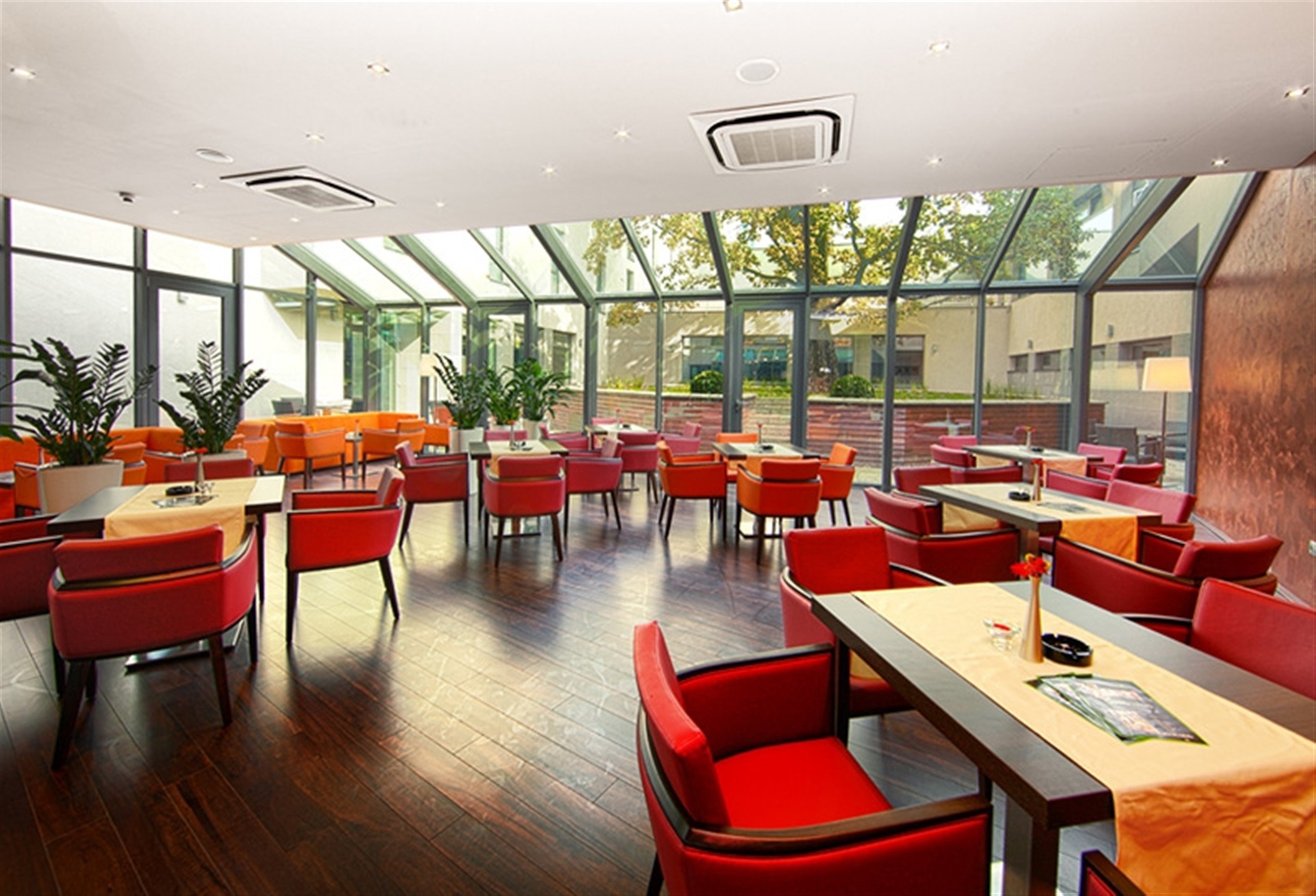 Holiday Inn Trnava 48/66
