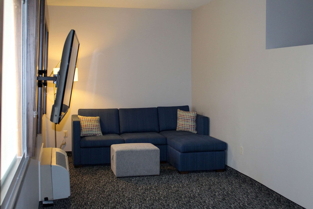 Comfort Inn & Suites Near Lake Guntersville 39/52