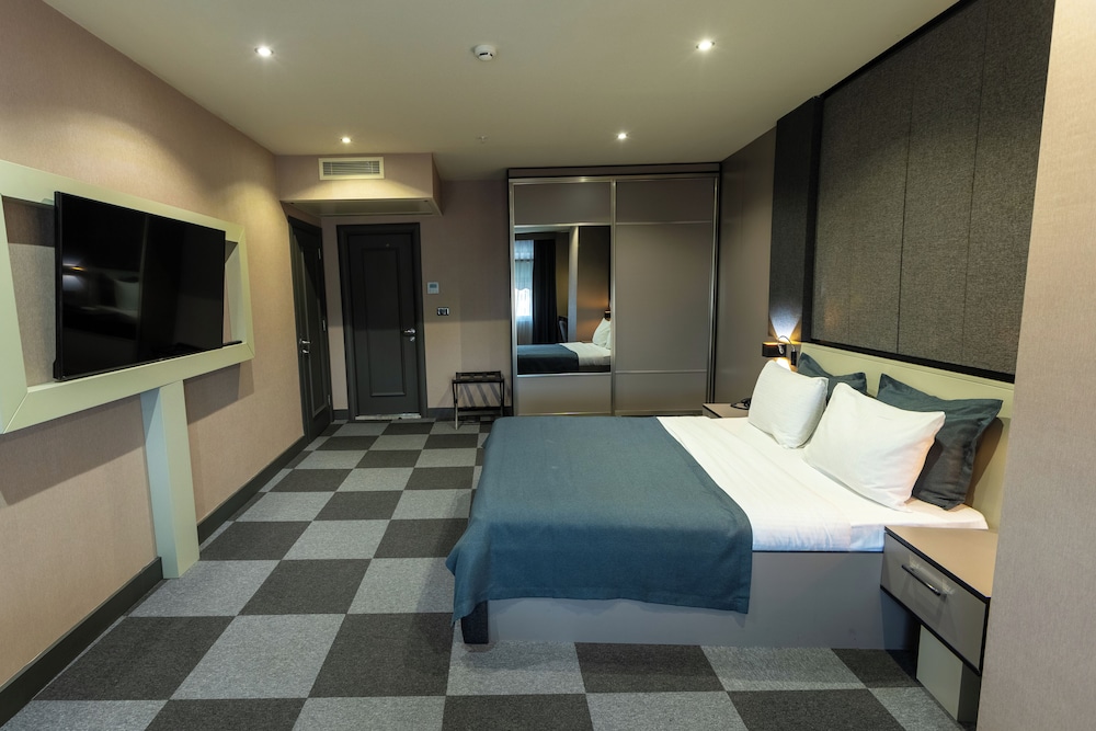 Standard, King Bed