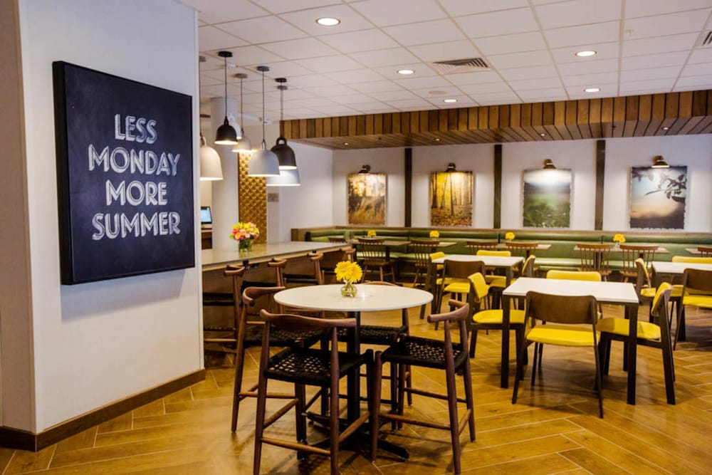 Fairfield Inn Suites Philadelphia Broomall Newtown Square 37/49