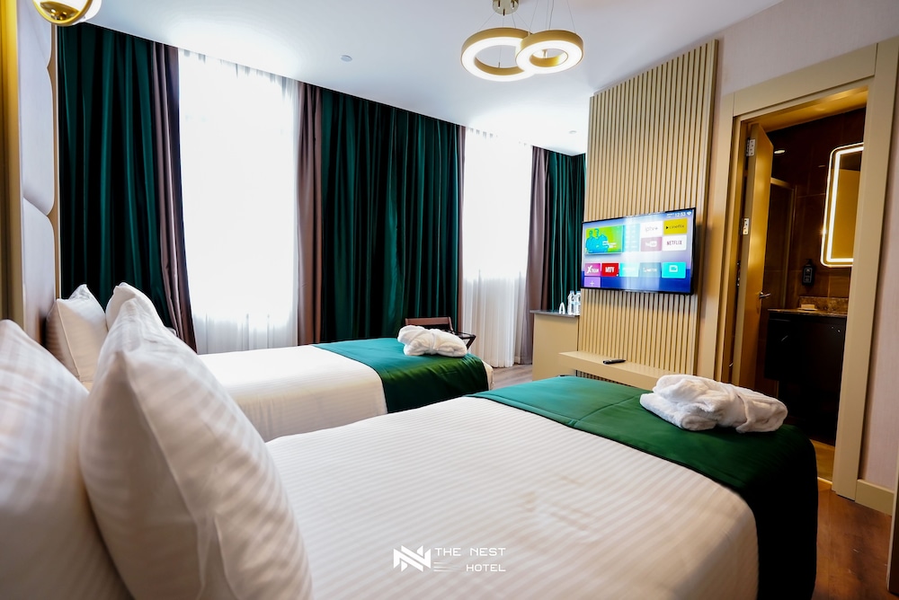 DELUXE, TWIN BEDS