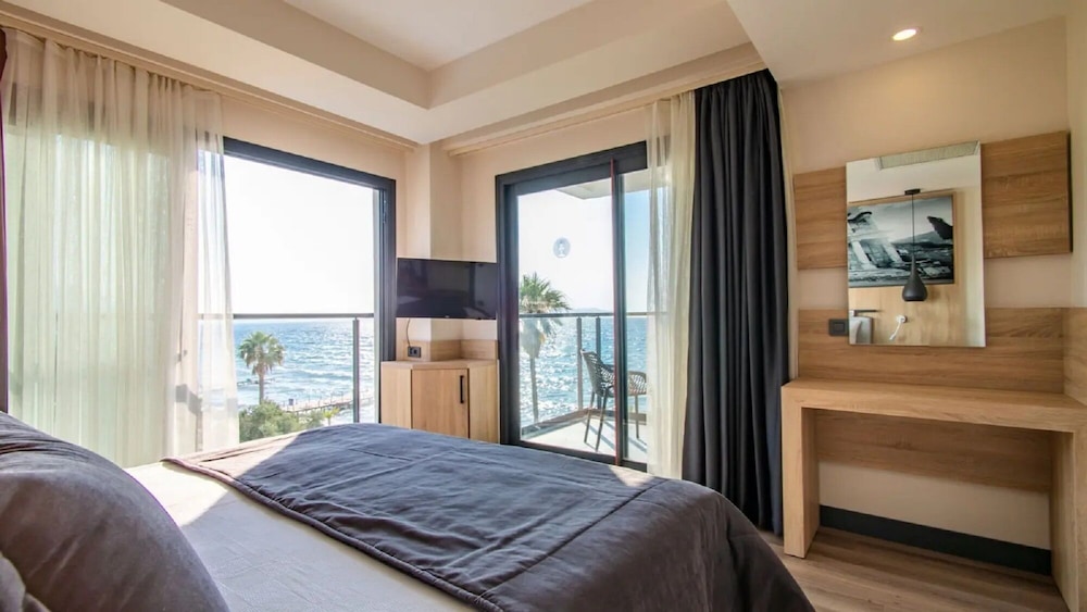 MAIA Luxury Beach Hotel & Spa 8/50