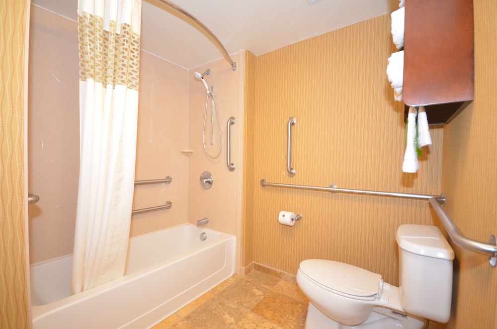 Hampton Inn Troy 13/28