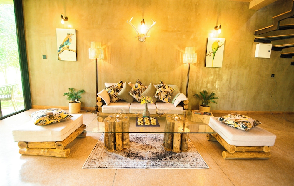 Flameback Eco Lodge 35/61
