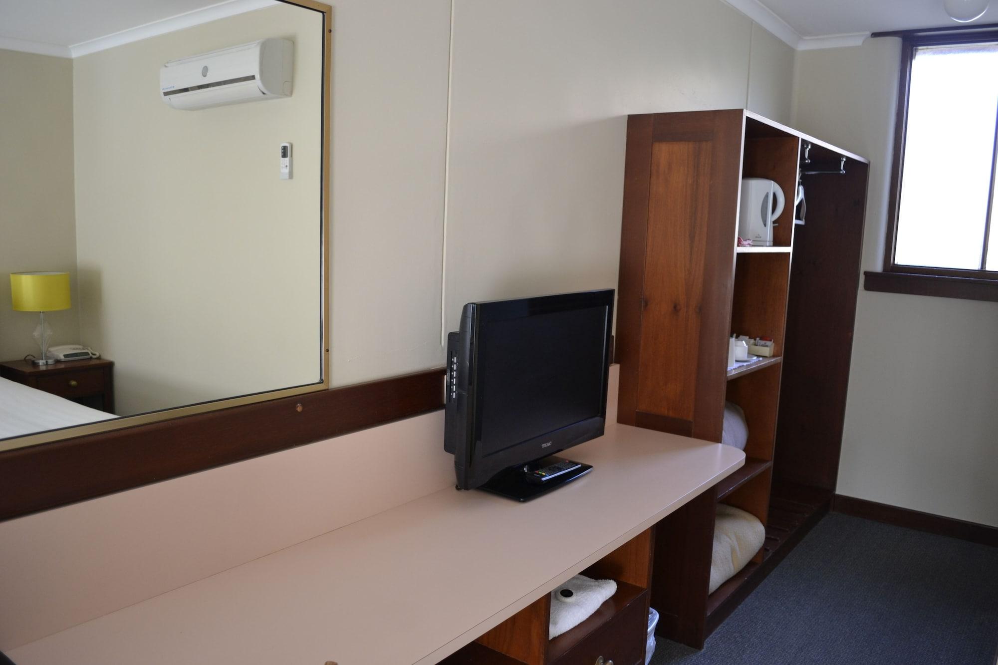 Sunnymead Hotel 34/48