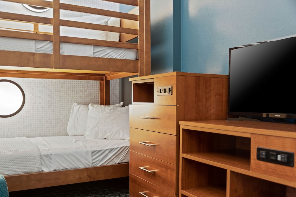 Holiday Inn Express Suites Orlando Lk Buena Vista Area 50/60