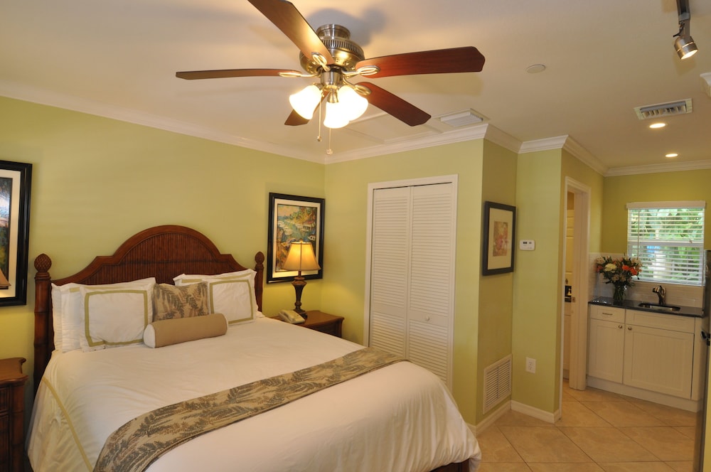 Tropical Beach Resorts 15/79