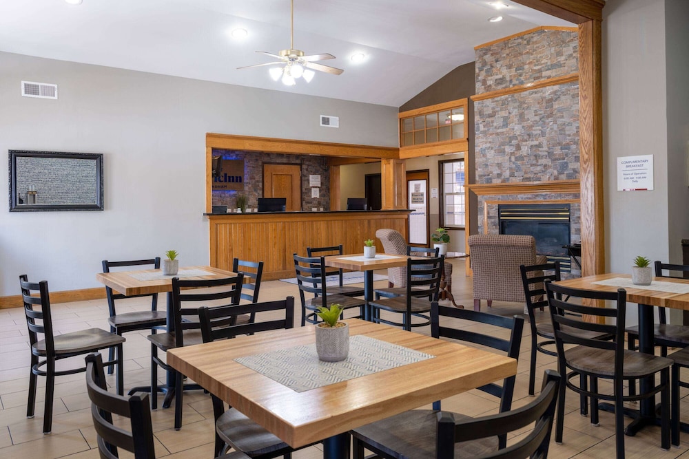 Americinn by Wyndham Cedar Rapids North 25/33