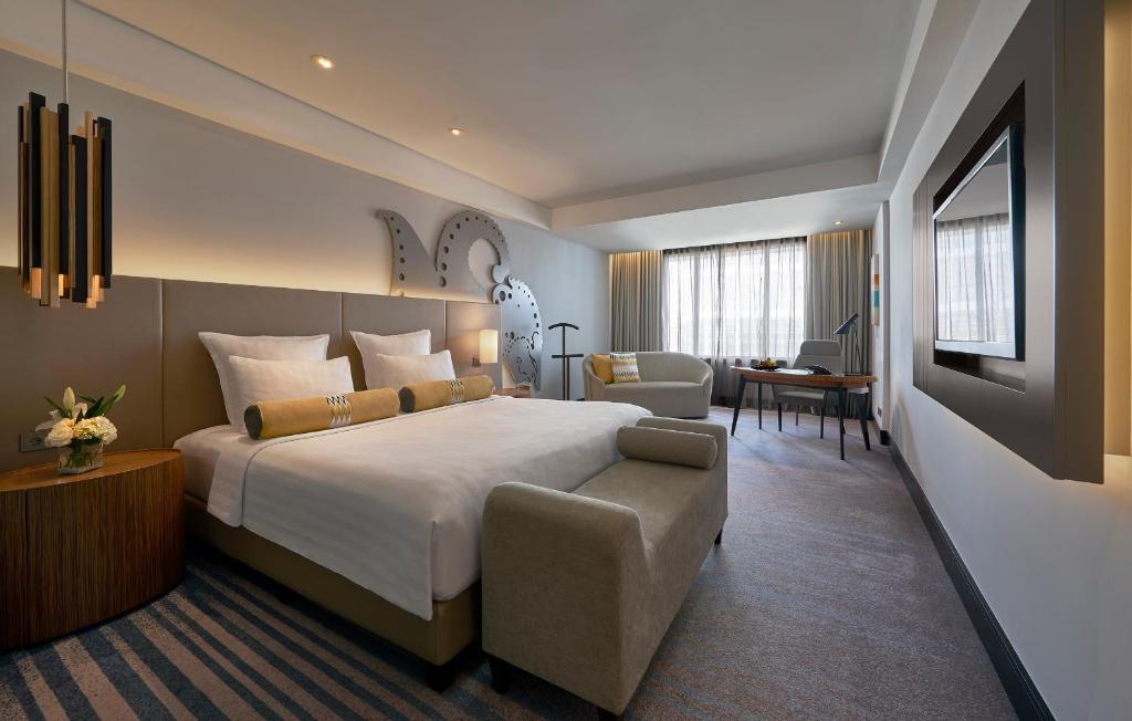 GRAND, DELUXE, EXECUTIVE, SUITE, KING BED, LOUNGE ACCESS