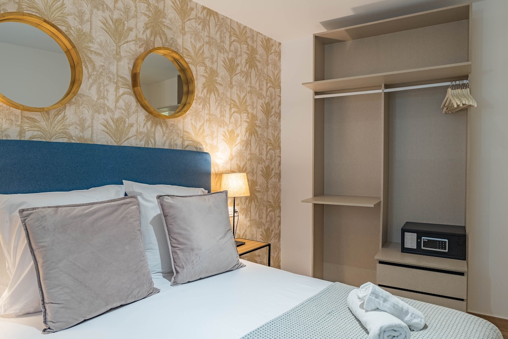 Feelathome Martires Apartments 17/74