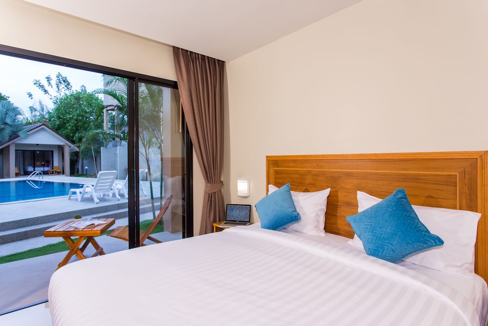 DELUXE, DOUBLE BED