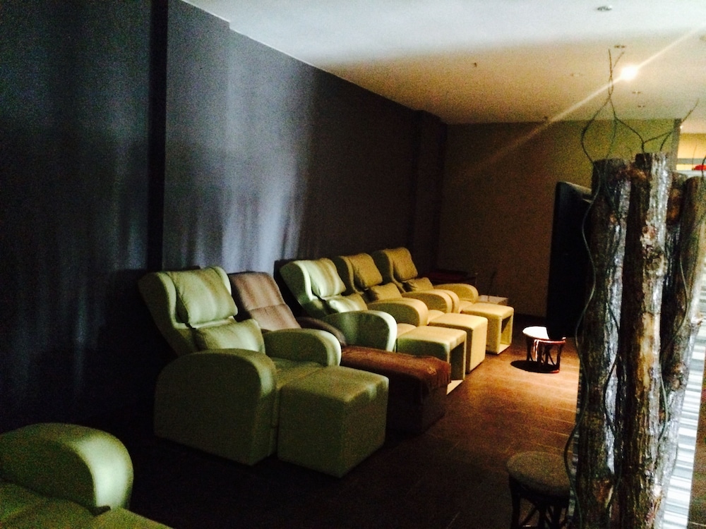 Grand Court Hotel 48/56