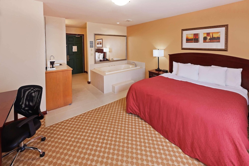SUITE, KING BED