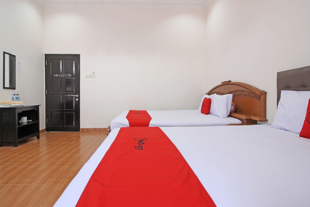 RedDoorz near UMY Yogyakarta 10/19