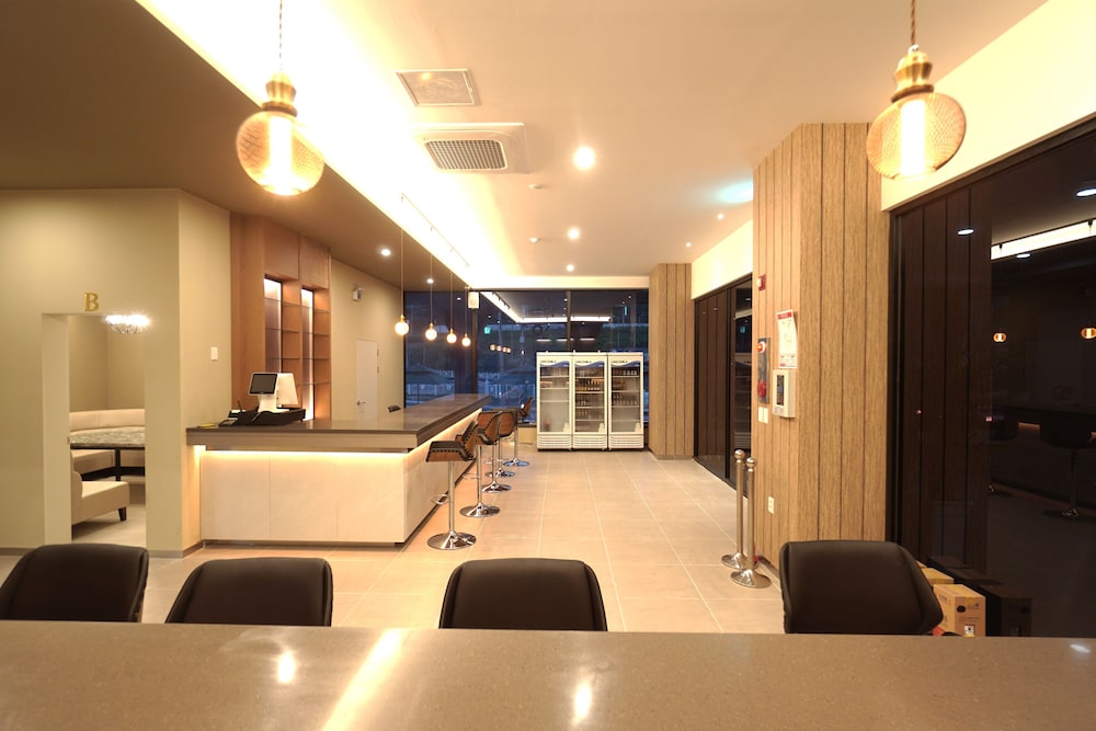 Persimmon Tourist Hotel 11/42