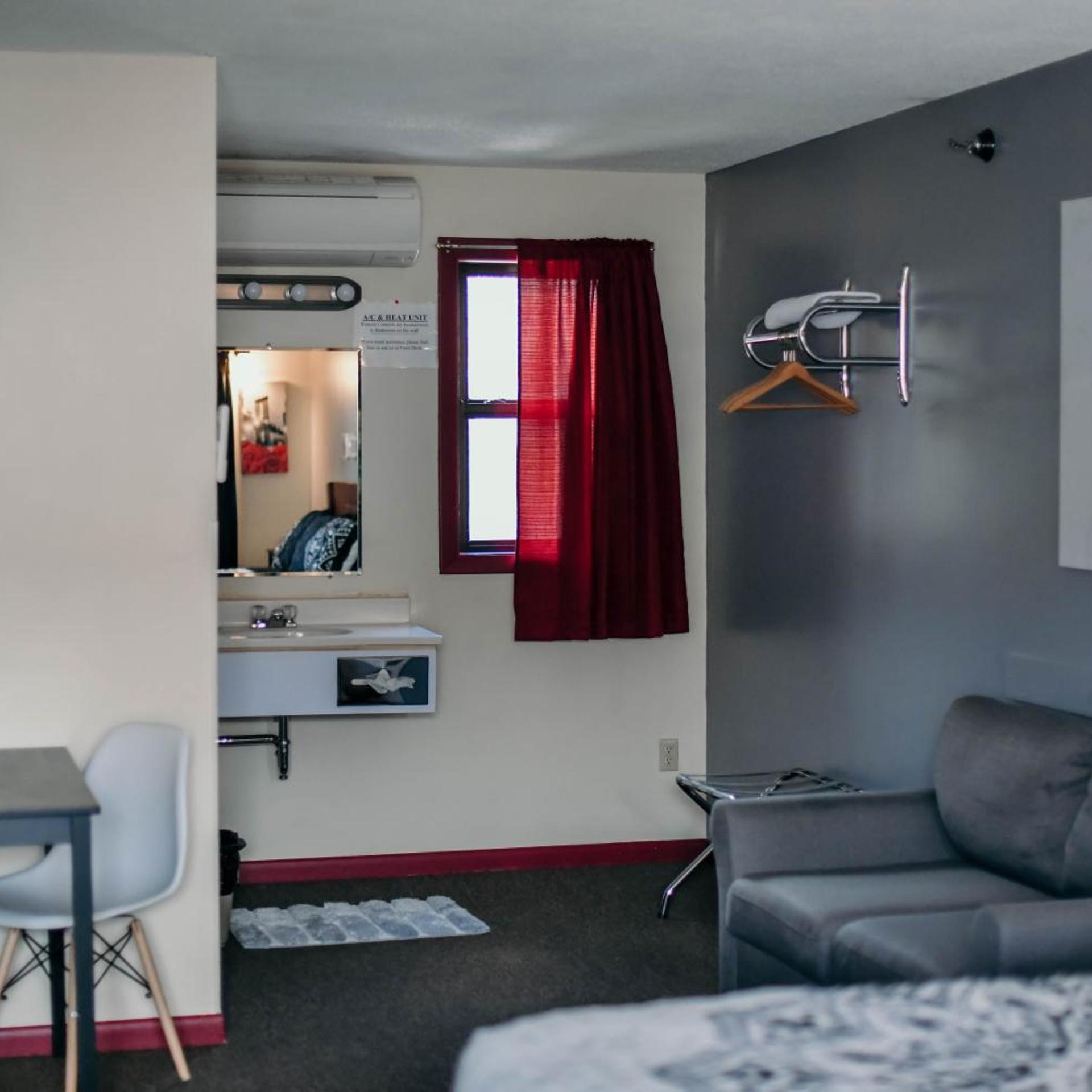 Briarwood motor inn 24/41