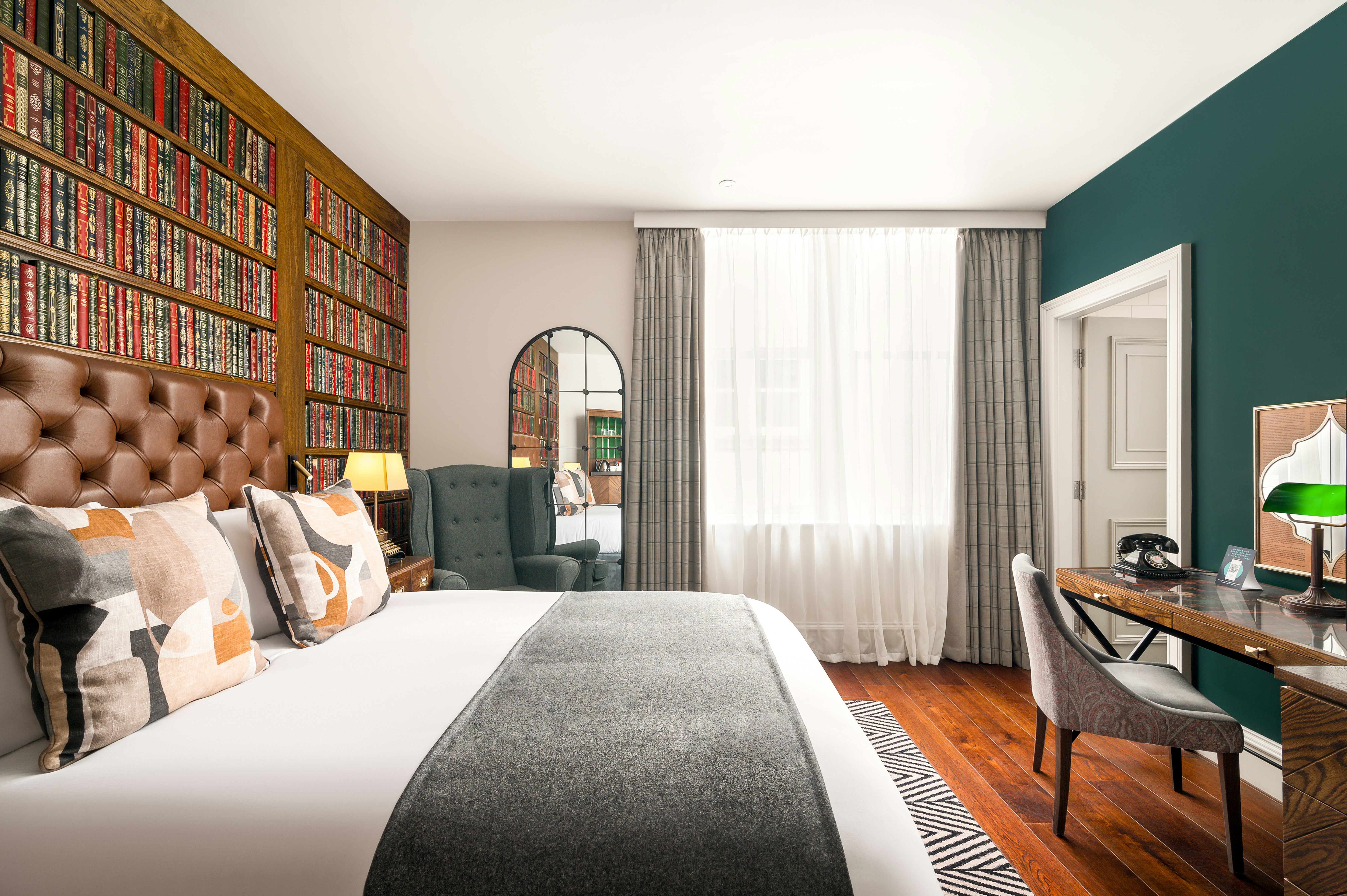 غرفة قياسية بسرير كوين، Hotel Indigo Edinburgh - Princes Street, an IHG Hotel (ex Royal British) 4/9