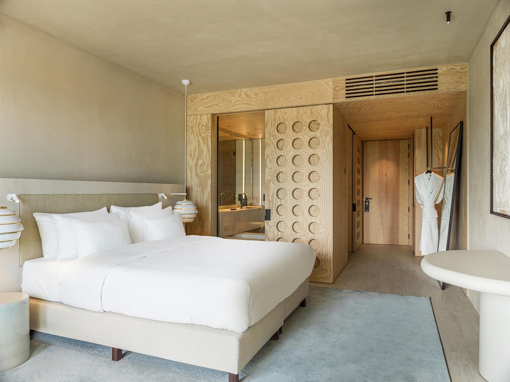 Collection, King Bed