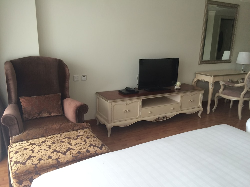 Lk Noble Suite 21/26