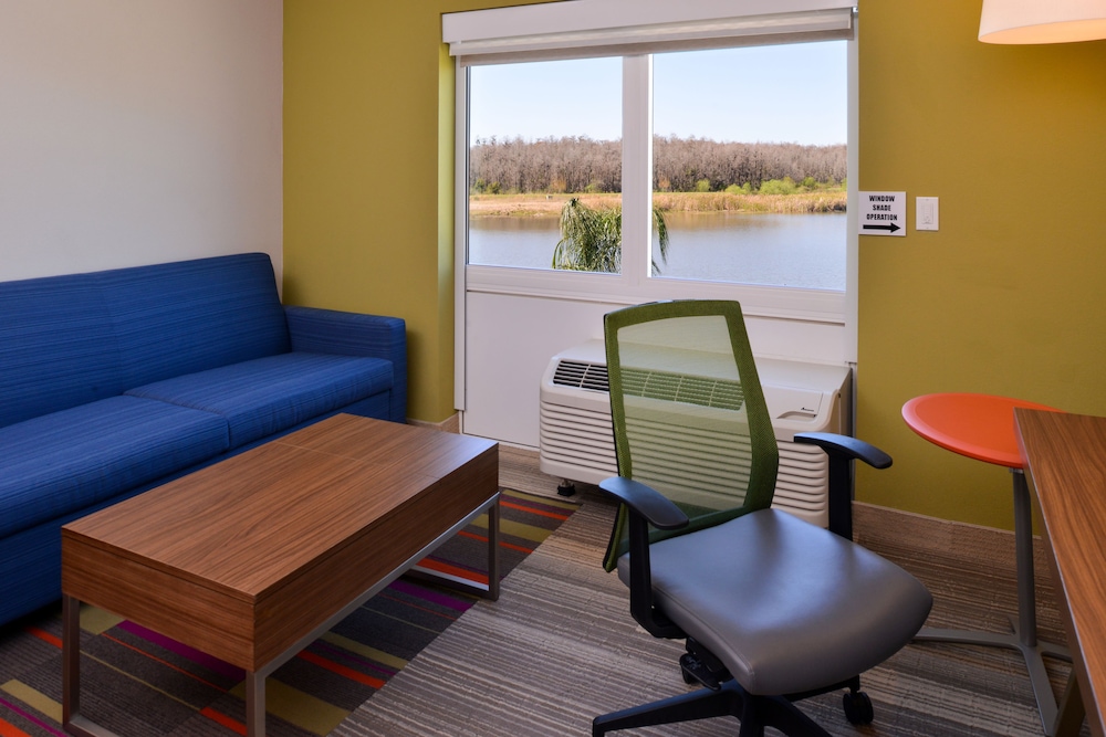 Holiday Inn Express & Suites Trinity 43/72