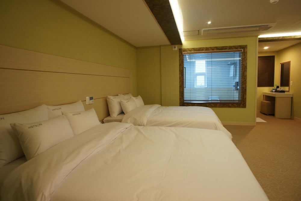 Hotel W Shinjeju 12/31