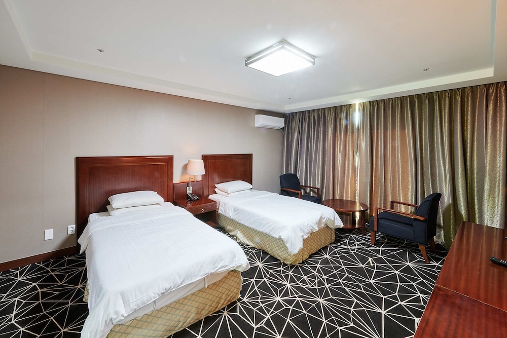 Adonis Hotel 18/58