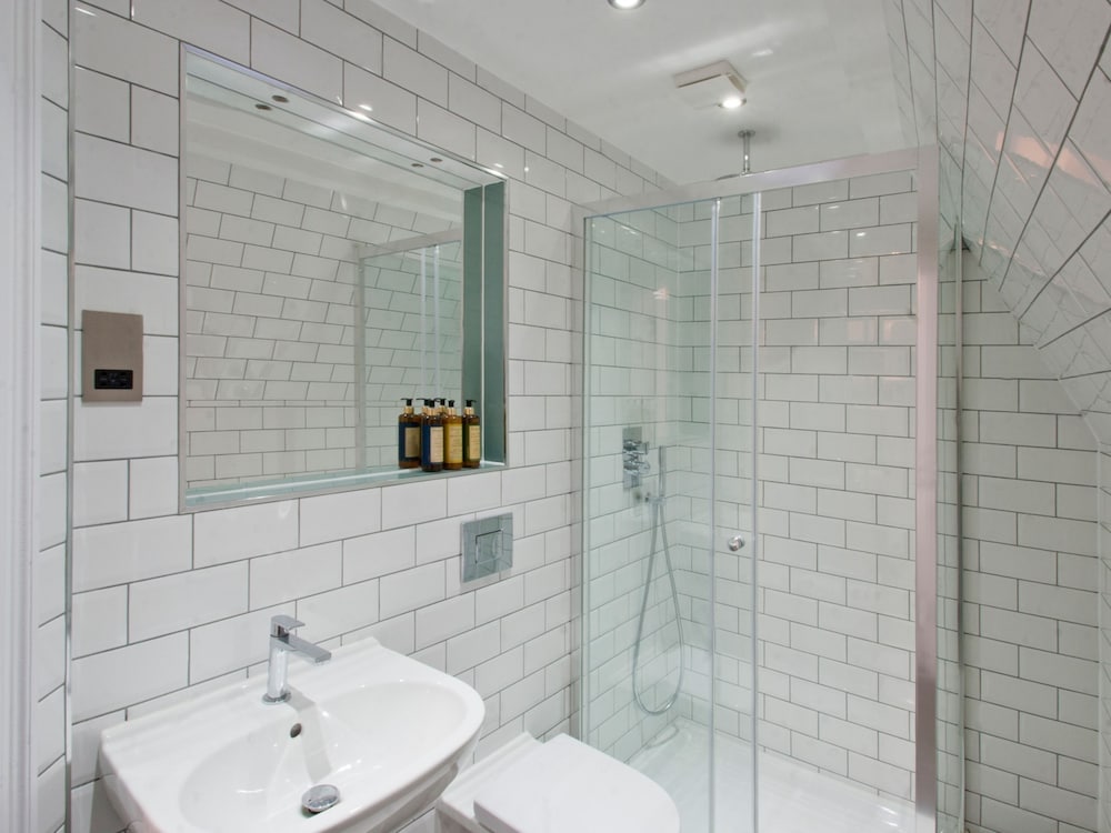W12 ROOMS 9/58