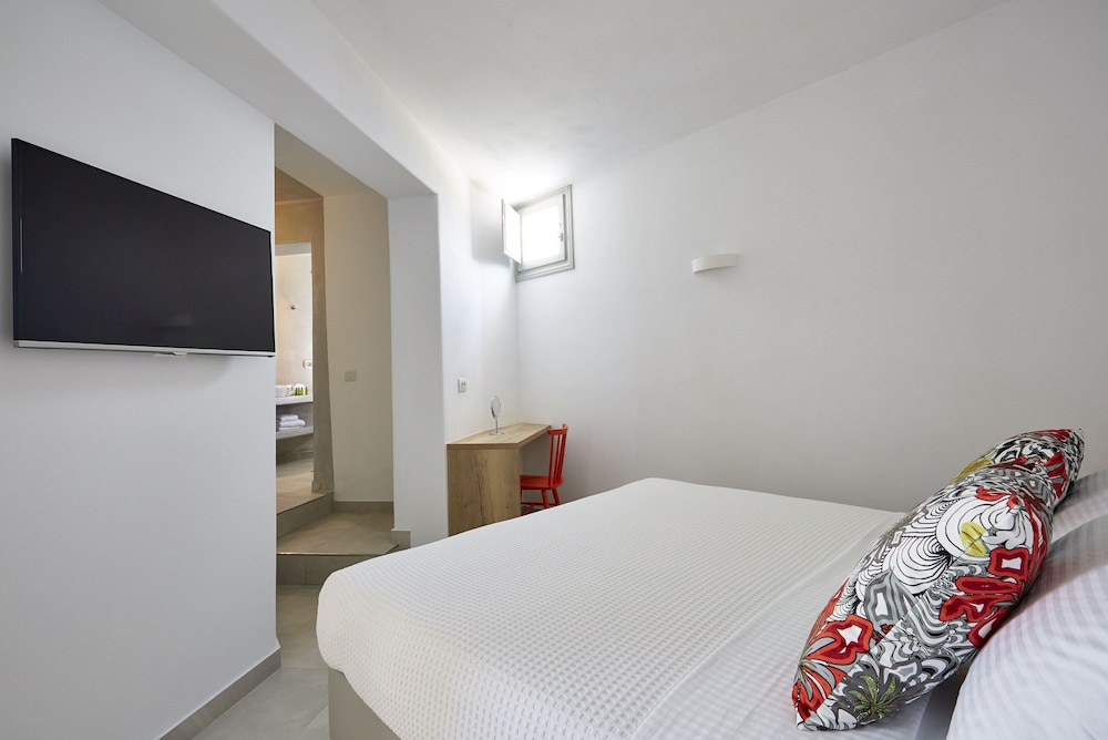 APERANTO SUITES 12/70