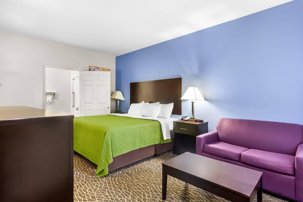 Econo Lodge Bryan TX 46/60