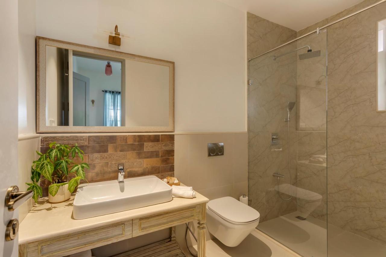 ELIVAAS 4 BHK with Pvt pool and Bar PinkSky 50/56