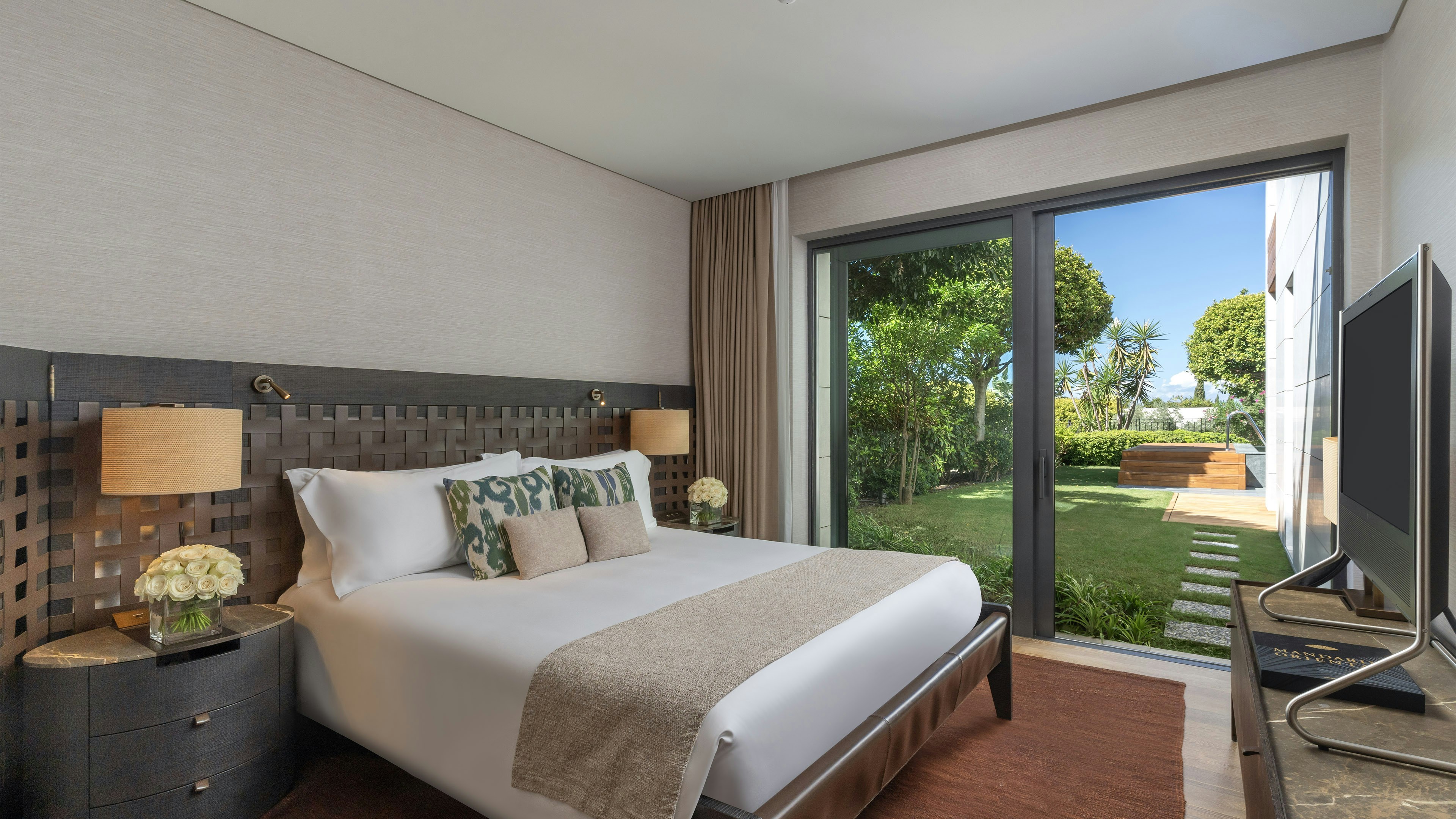 3 Bedrooms, Apartment, with Pool