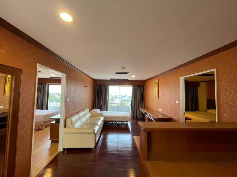 Ebina House 47/60