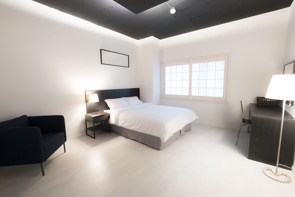 Canvas Hostel 24/54