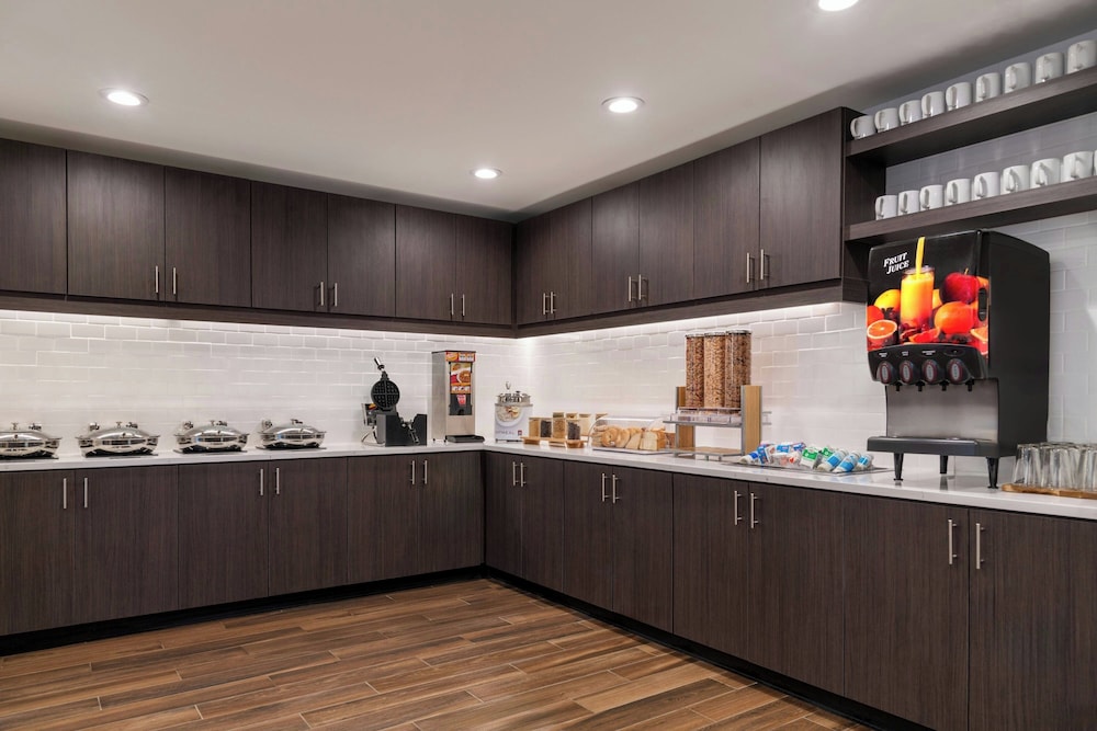 Residence Inn By Marriott Detroit Dearborn 2/33