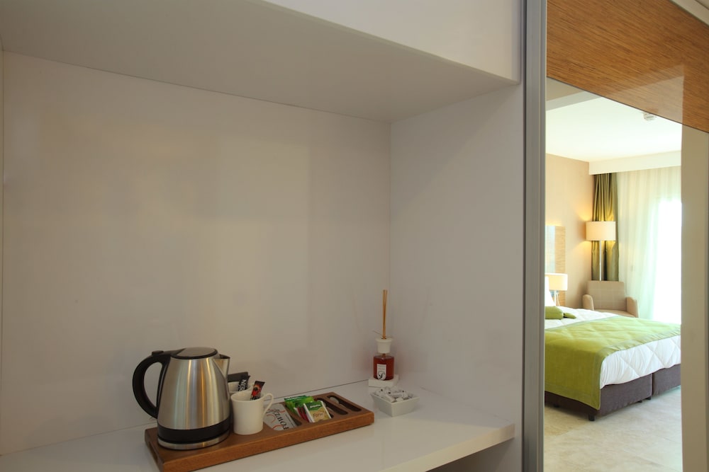 Bellazure Hotel 32/32