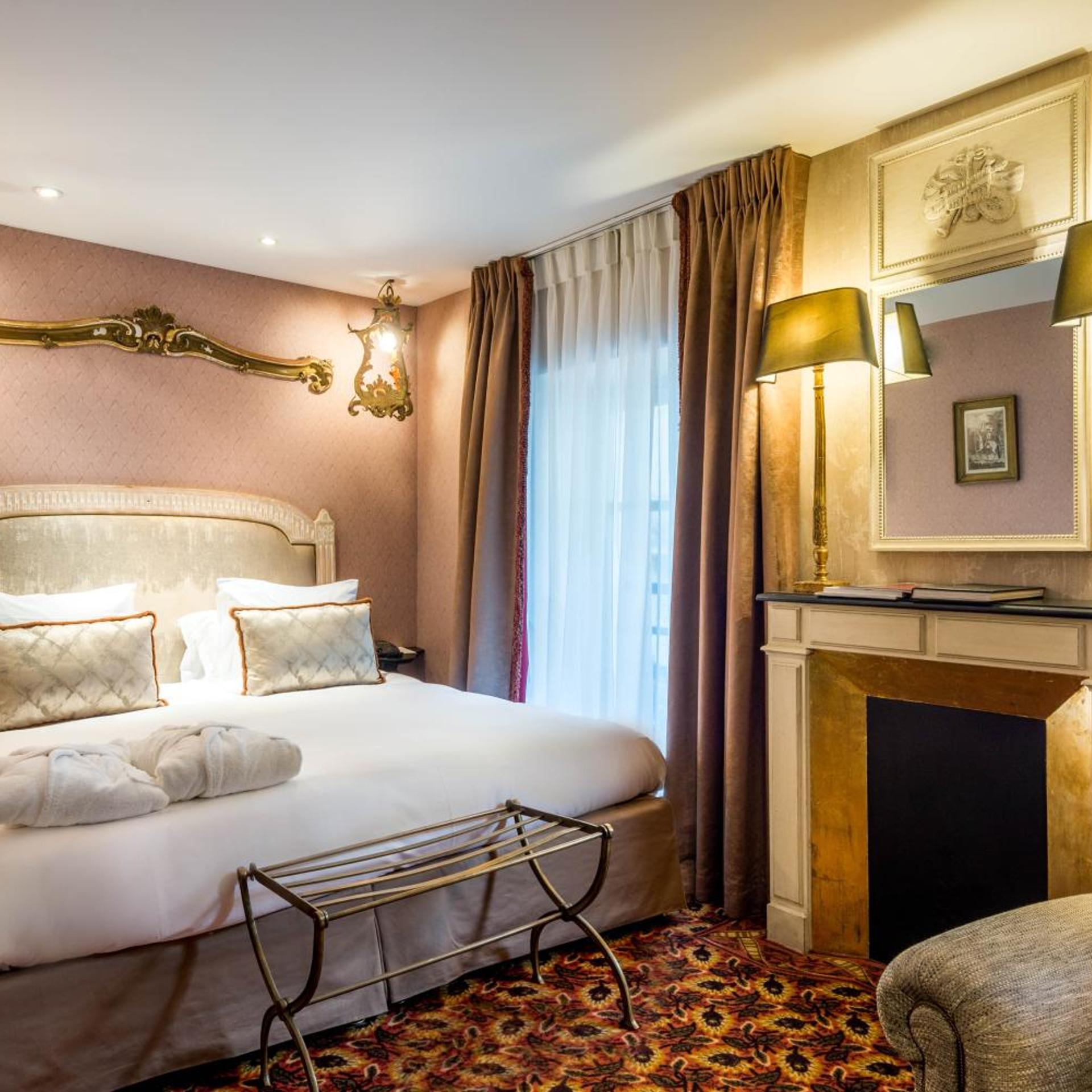 غرفة ديلوكس بسرير كينج، Hotel Chateaubriand 4/10
