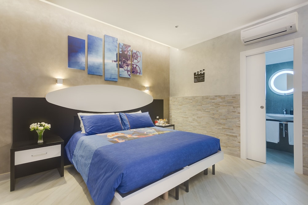 DELUXE, DOUBLE BED