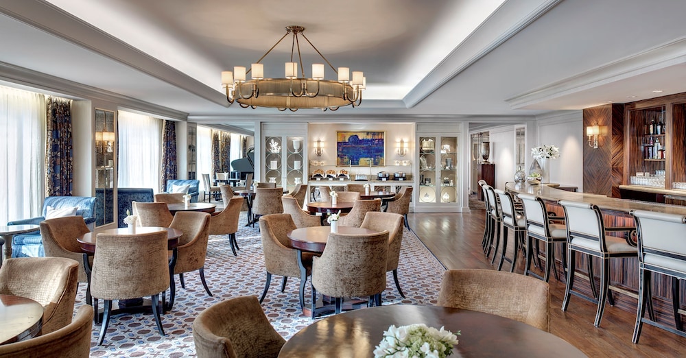 The Palazzo Prestige Club Lounge 54/68