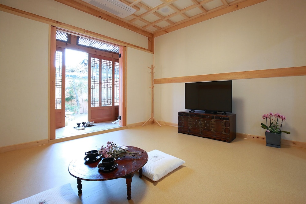 Wiyeonjae Hanok Stay 33/49