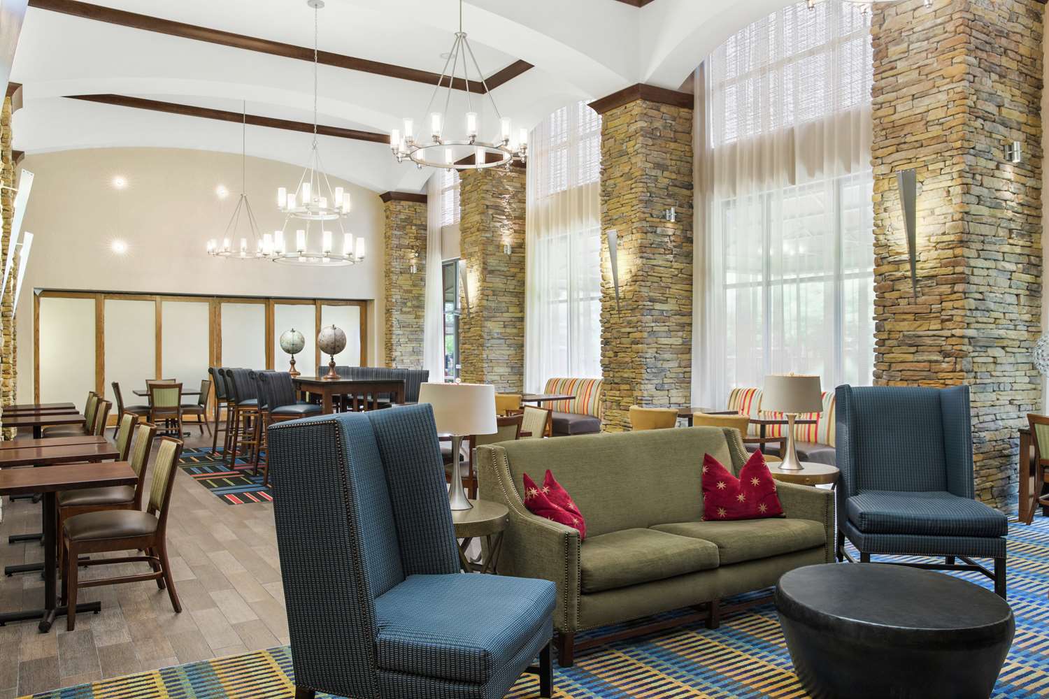 Hampton Inn Columbus South Fort Moore 21/33