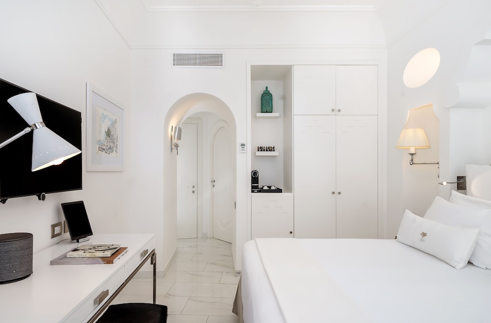 Deluxe, King Bed